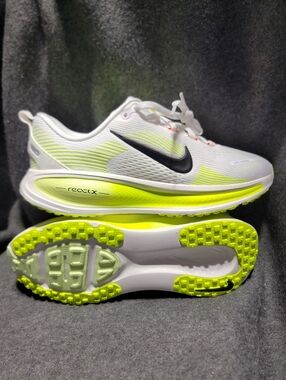 Nike Vomero 18 Size 5 YOUTH/ 6.5 Women
